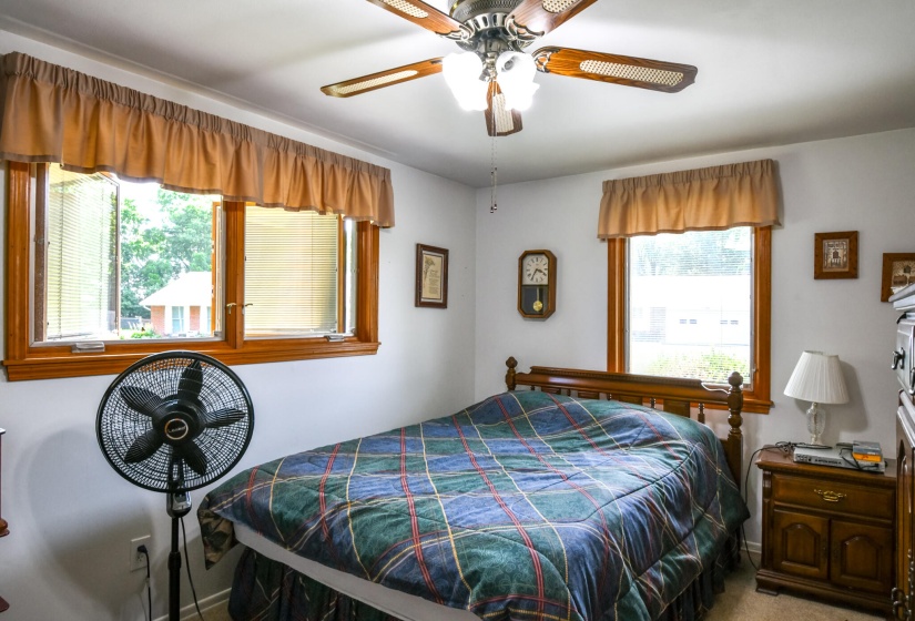 6851 Locustview-24