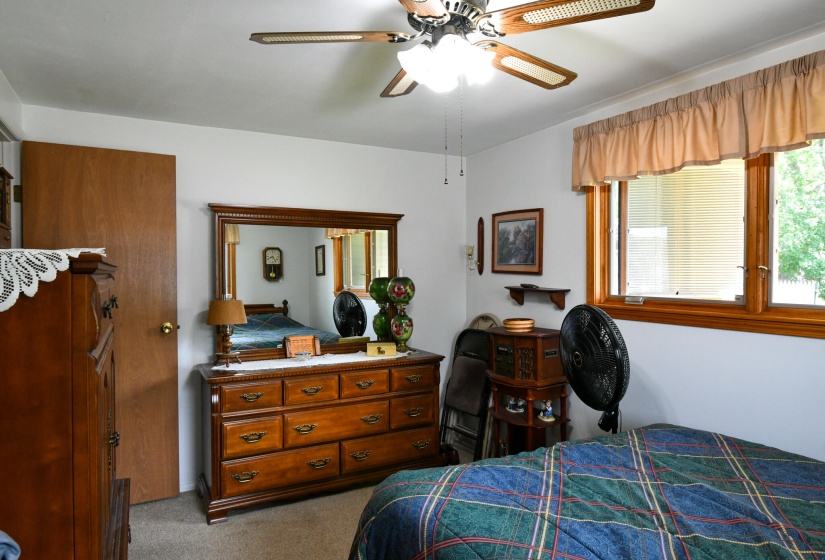 6851 Locustview-26