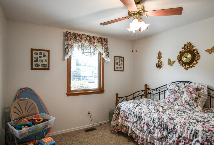 6851 Locustview-27