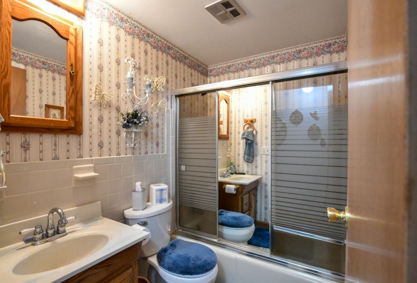 6851 Locustview-29