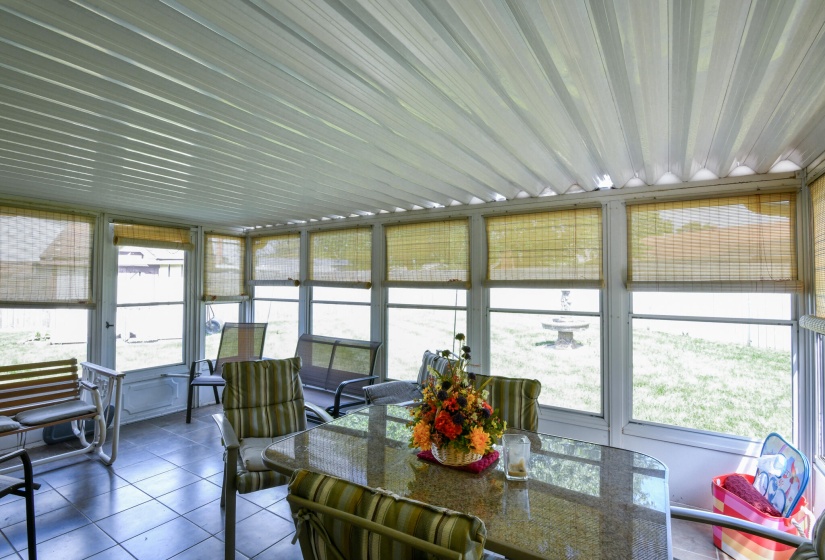 6851 Locustview-30
