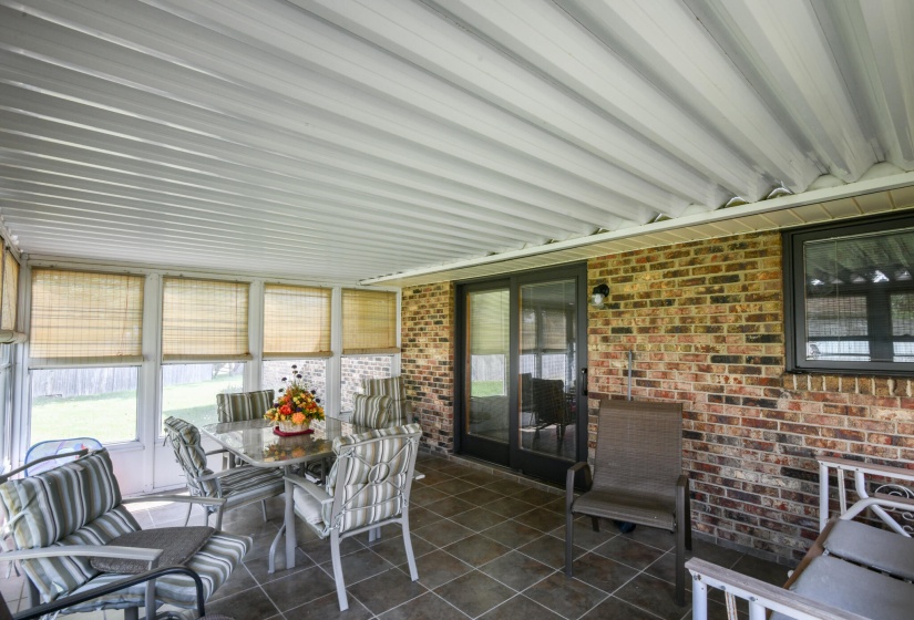 6851 Locustview-31