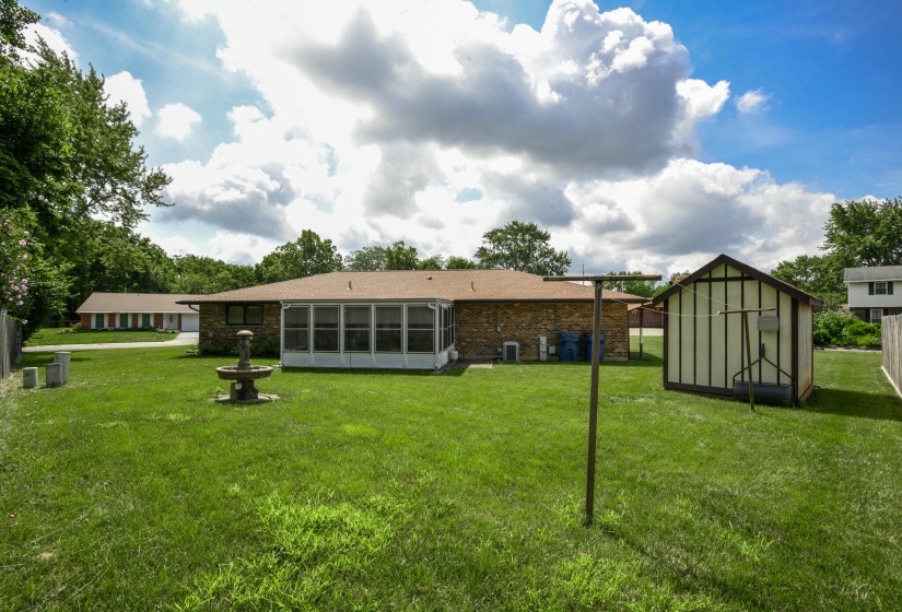 6851 Locustview-33