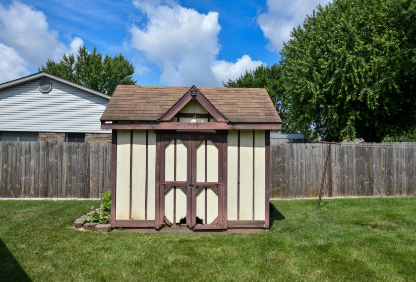 6851 Locustview-35