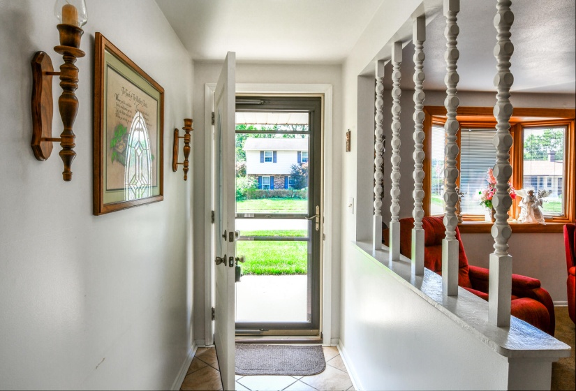 6851 Locustview-6