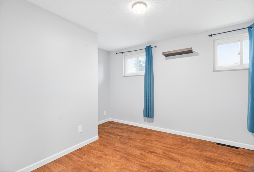 107 Walnut, Anna-20