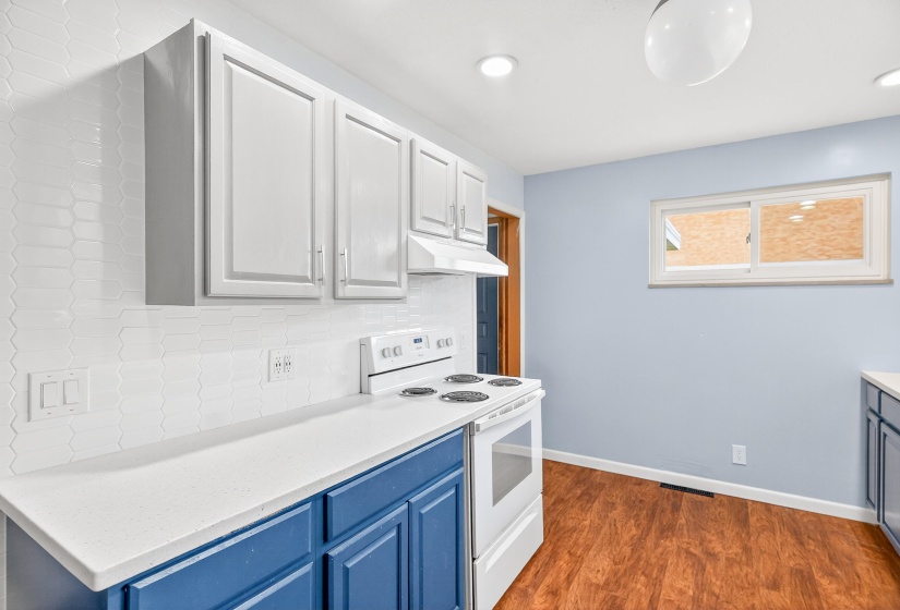 107 Walnut, Anna-8