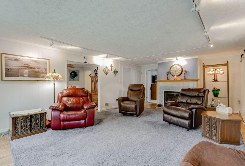 9-web-or-mls-2025 07 09 - 313IrvingAve-B