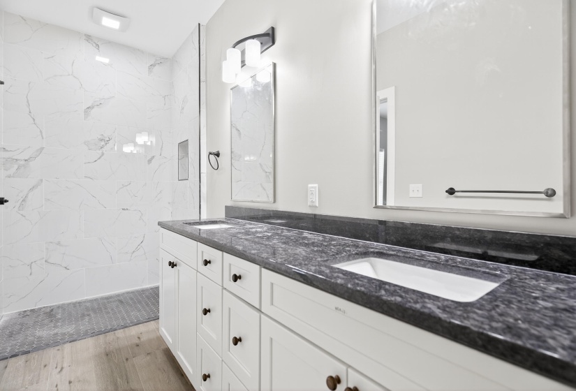 1756 1762 Creekside, Sidney-17