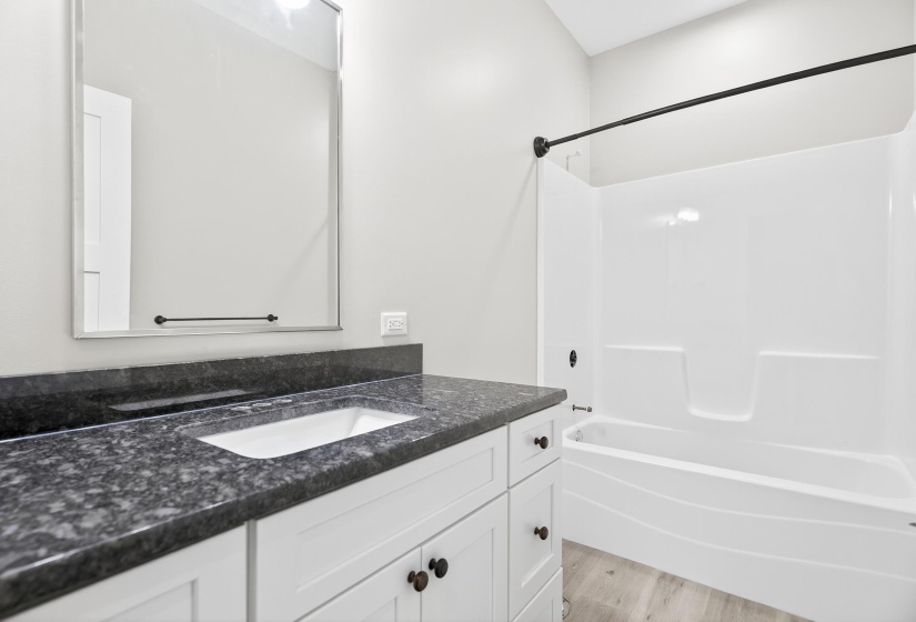 1756 1762 Creekside, Sidney-22