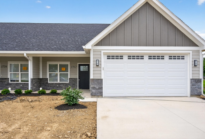 1756 1762 Creekside, Sidney-2