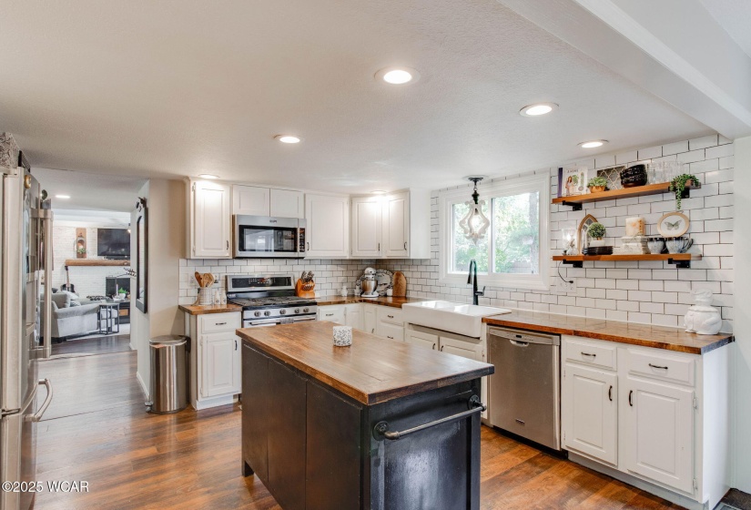 2049 High Ridge Road, Lima, Ohio, 4 Bedrooms Bedrooms, ,2 BathroomsBathrooms,Residential,For Sale,High Ridge,307750