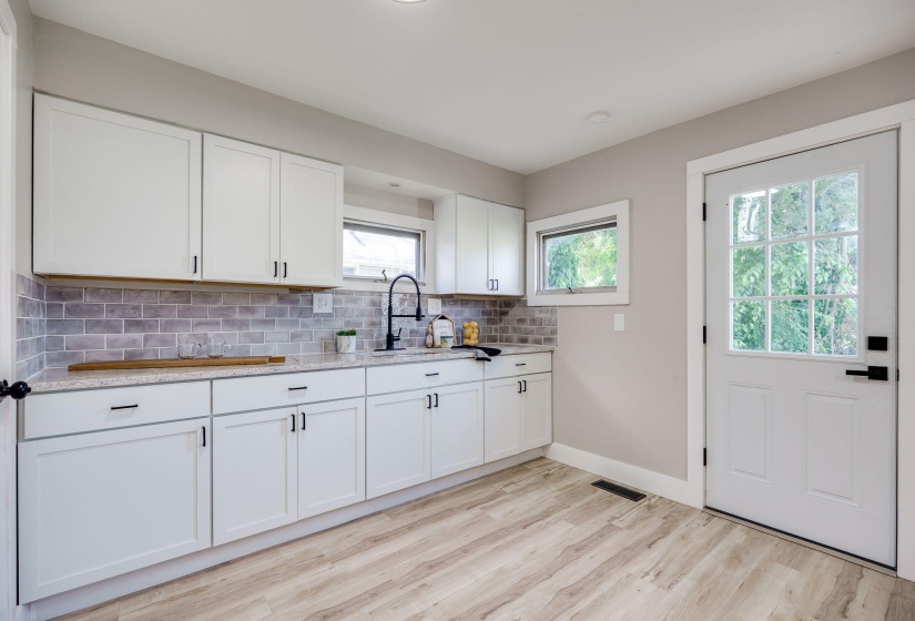 19-web-or-mls-803-laurel-st