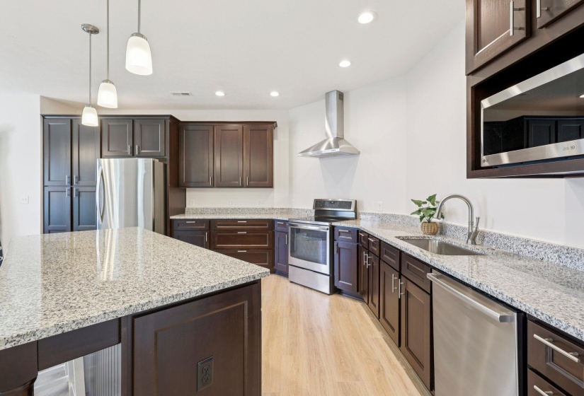 18-web-or-mls-Ashford Cir-S2307-018