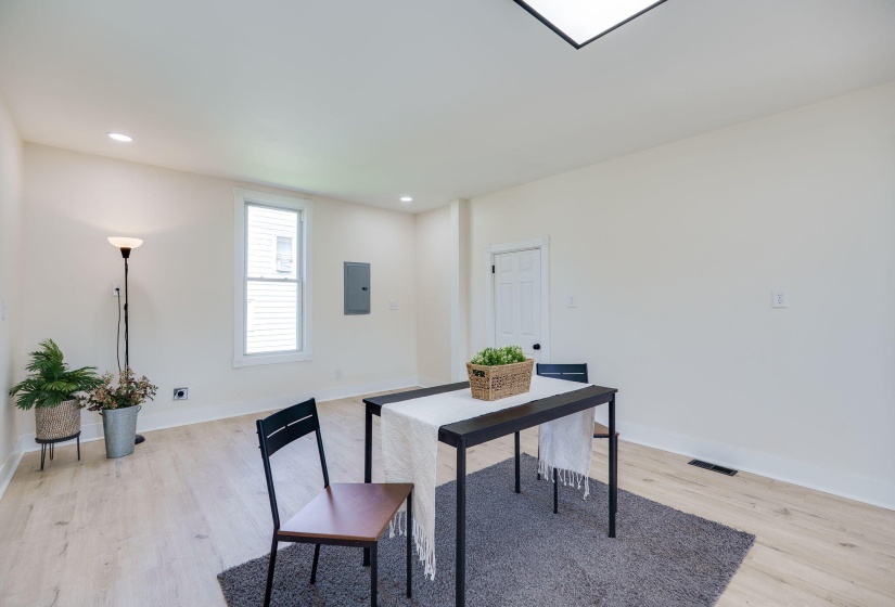 22-web-or-mls-708-n-market-st