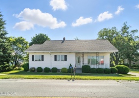 1002 Lincoln Avenue, Wapakoneta, Ohio, 3 Bedrooms Bedrooms, ,2 BathroomsBathrooms,Residential,For Sale,Lincoln,307778