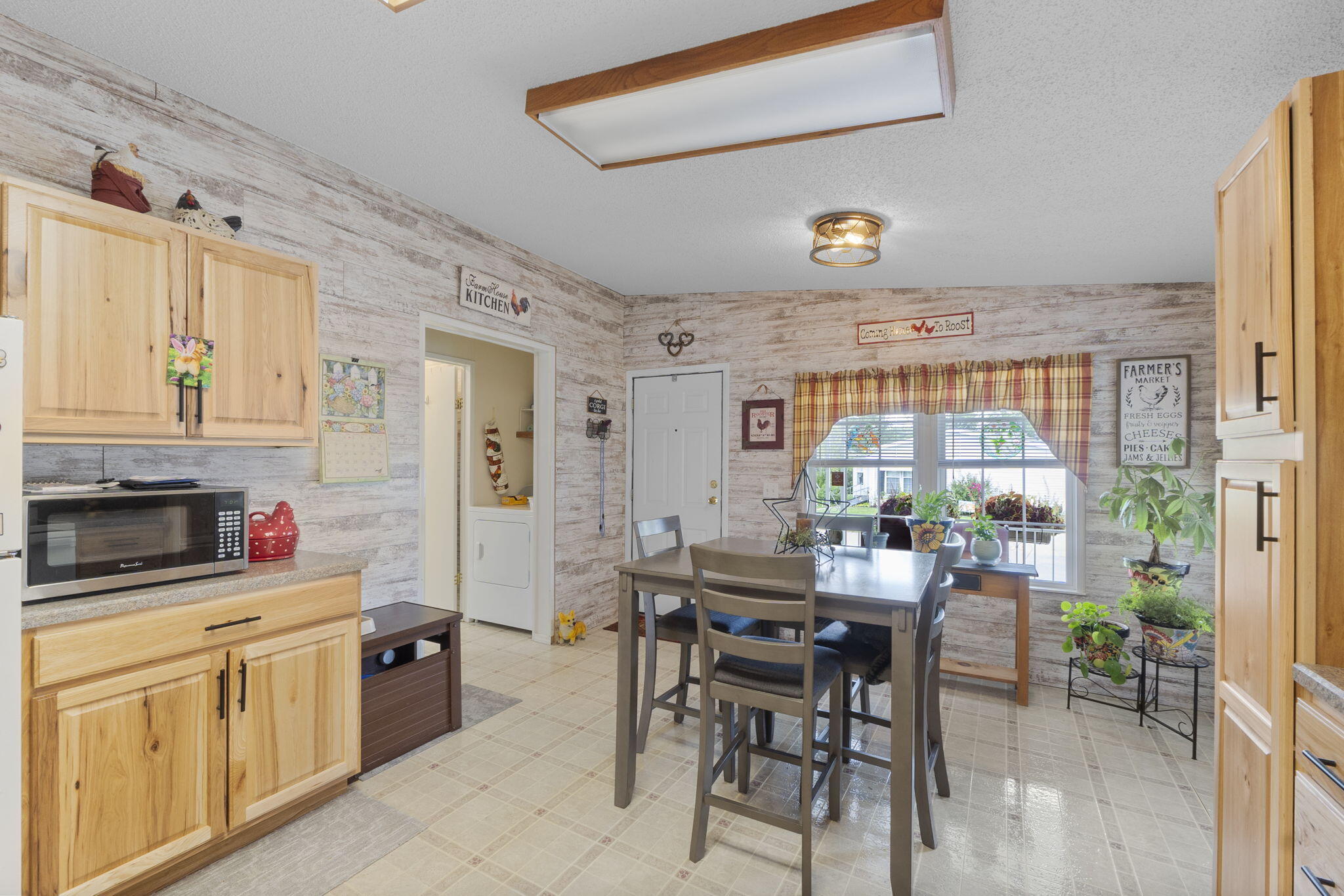 136 South Point Drive, Fairborn, Ohio 45324