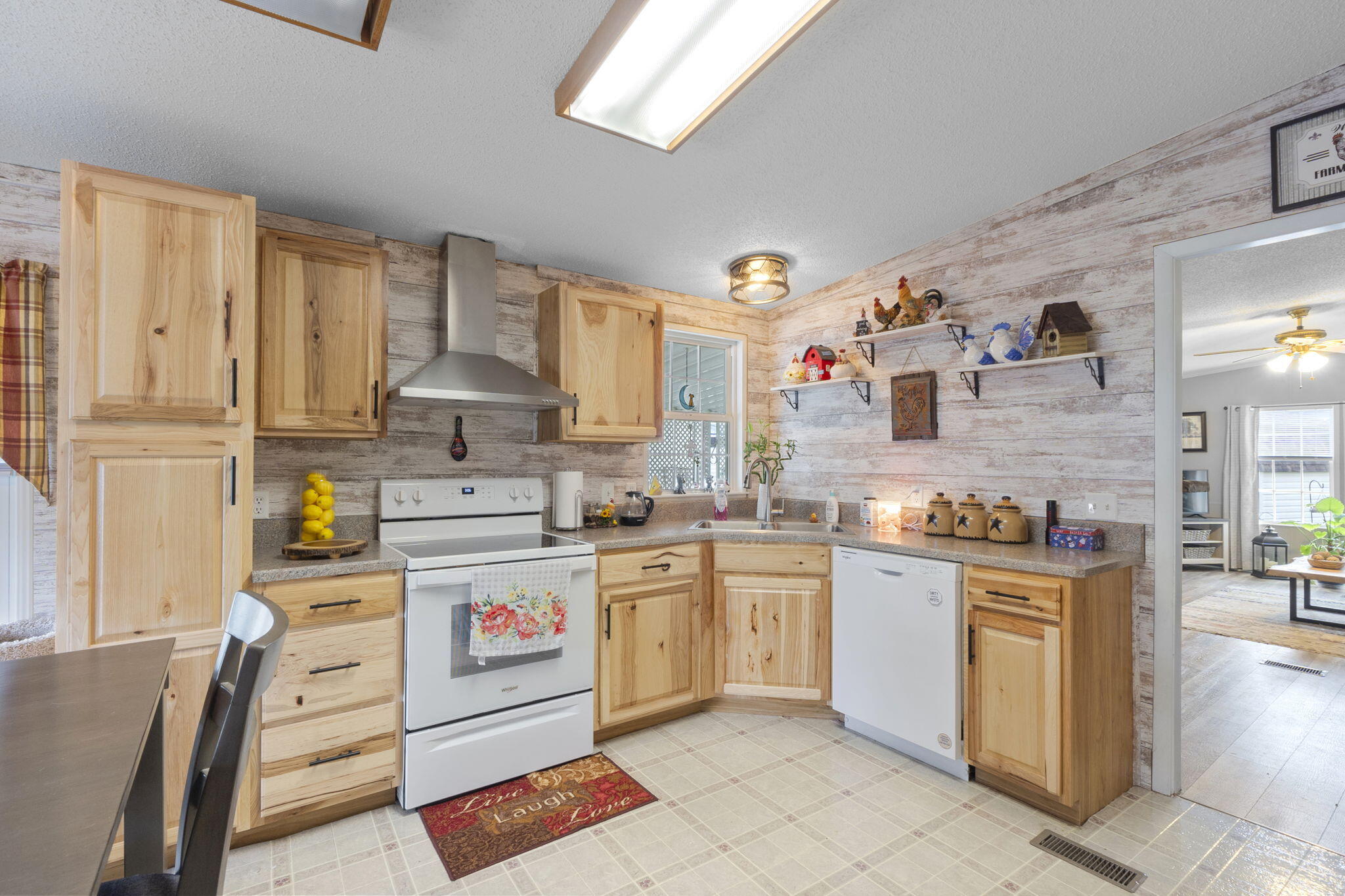 136 South Point Drive, Fairborn, Ohio 45324