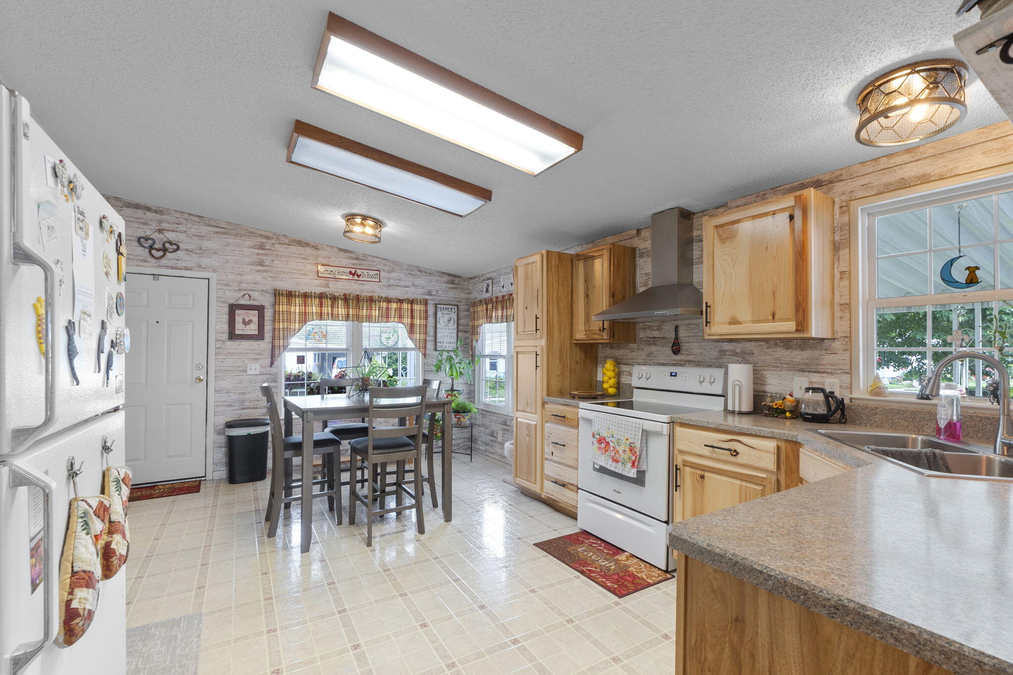 136 South Point Drive, Fairborn, Ohio 45324