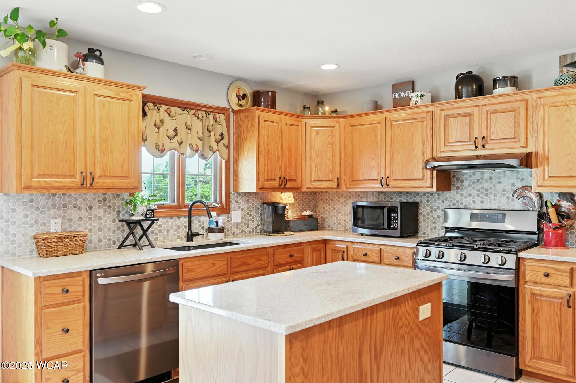 592 Gardenview Circle, Lima, Ohio
