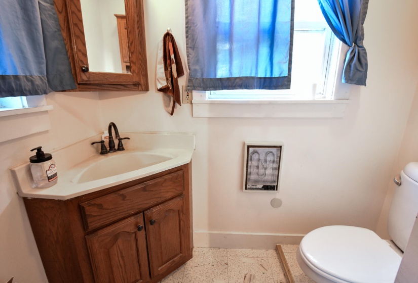 840 Victory Rd-26