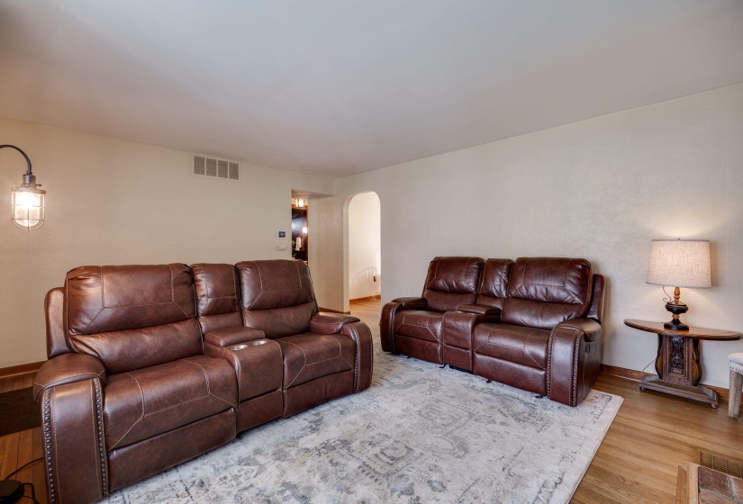 14-web-or-mls-14-sunset-mc-creary-dr