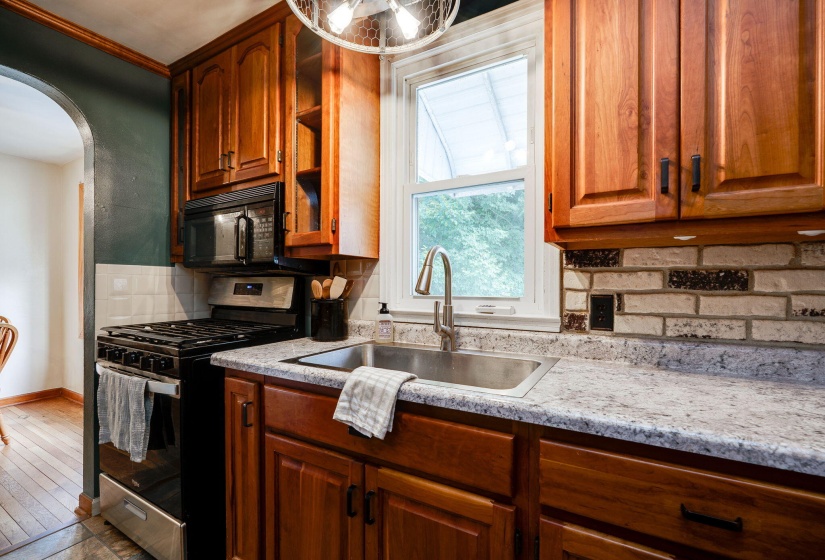 21-web-or-mls-14-sunset-mc-creary-dr