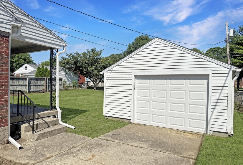 Detached Garage