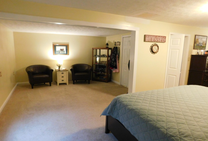 Bedroom 1 Settee Alcove
