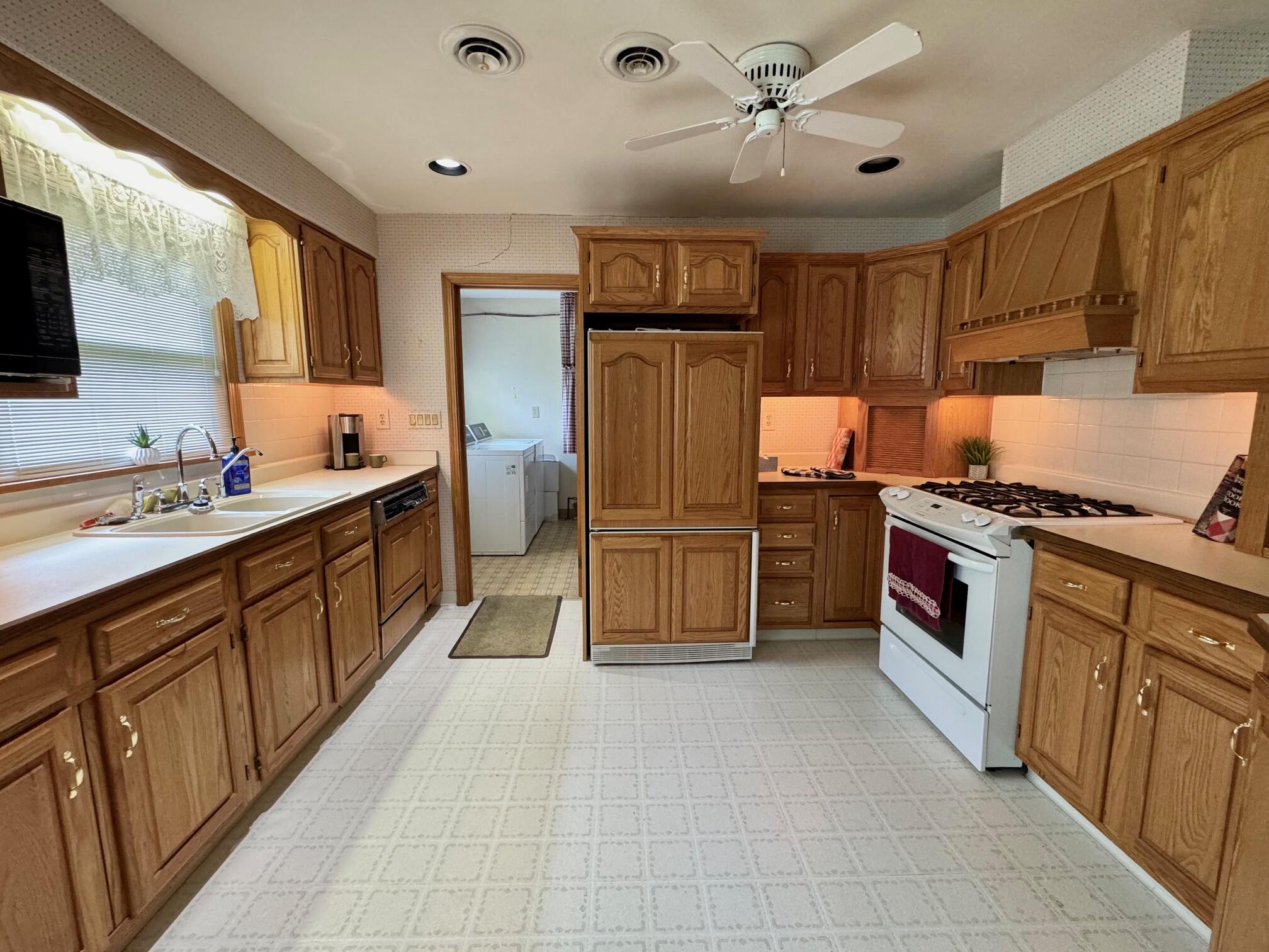 3412 Hedgely Road, Springfield, Ohio 45506