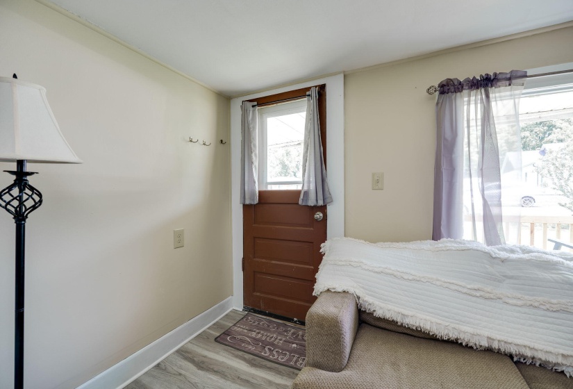 3-web-or-mls-315-e-jamestown-st