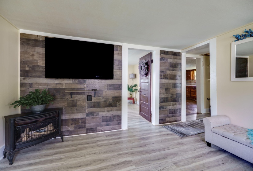 12-web-or-mls-315-e-jamestown-st