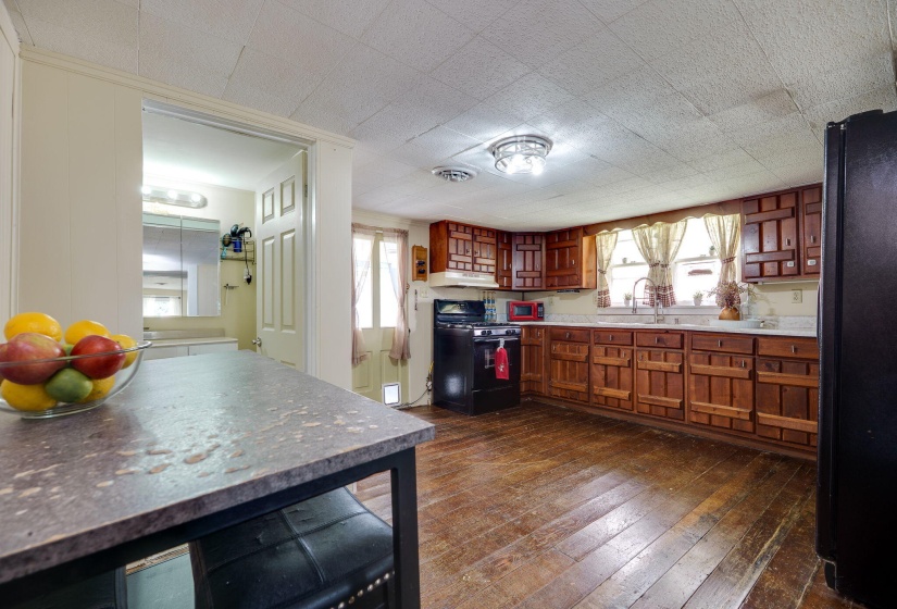 18-web-or-mls-315-e-jamestown-st