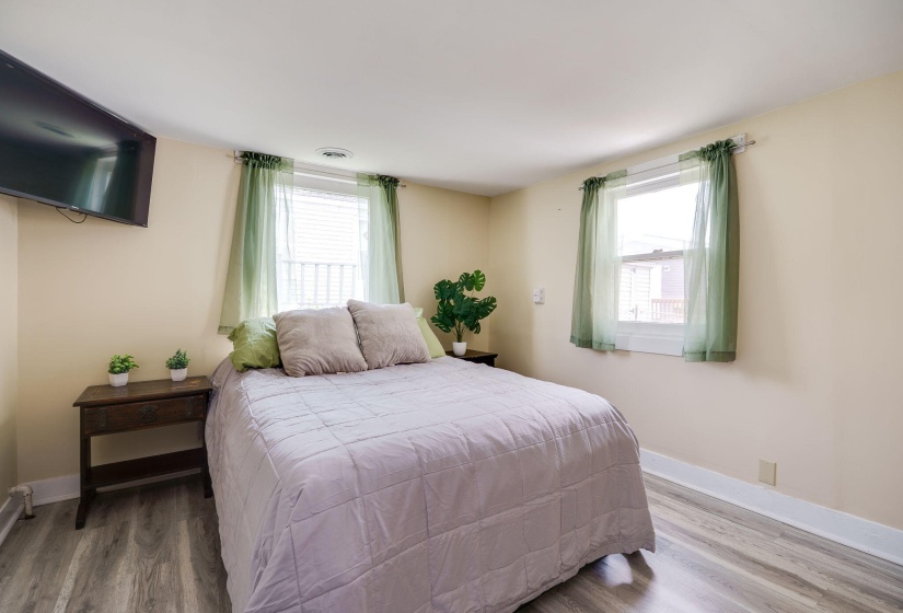 26-web-or-mls-315-e-jamestown-st