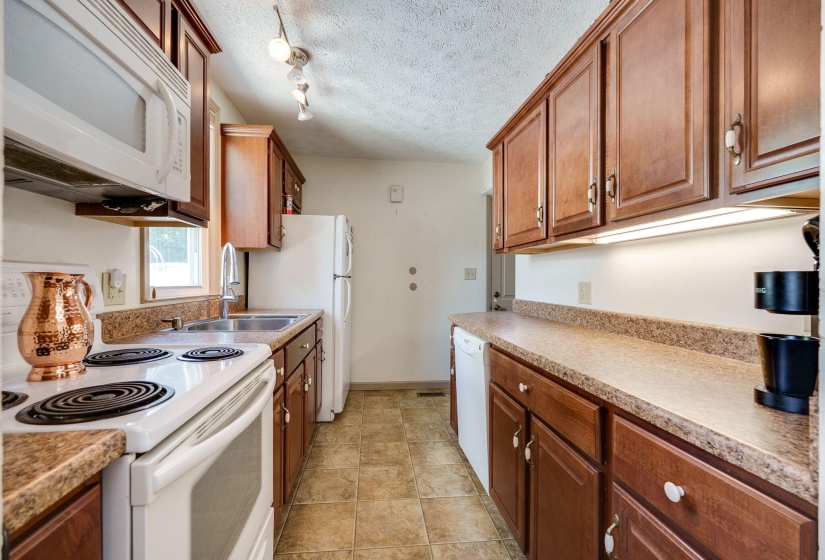 14-web-or-mls-18-sunset-mc-creary-dr
