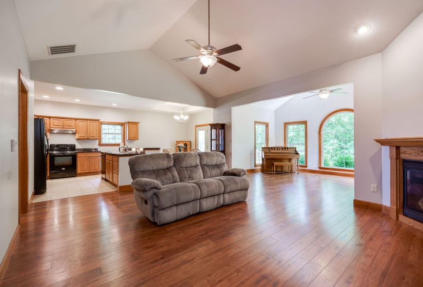17-web-or-mls-106-rebecca-cir