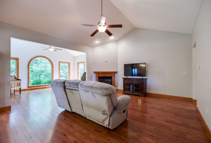 18-web-or-mls-106-rebecca-cir