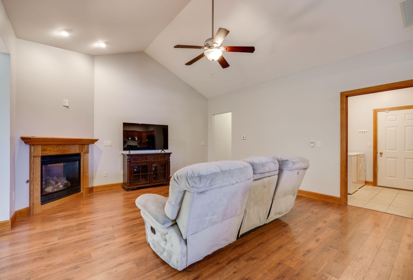 19-web-or-mls-106-rebecca-cir