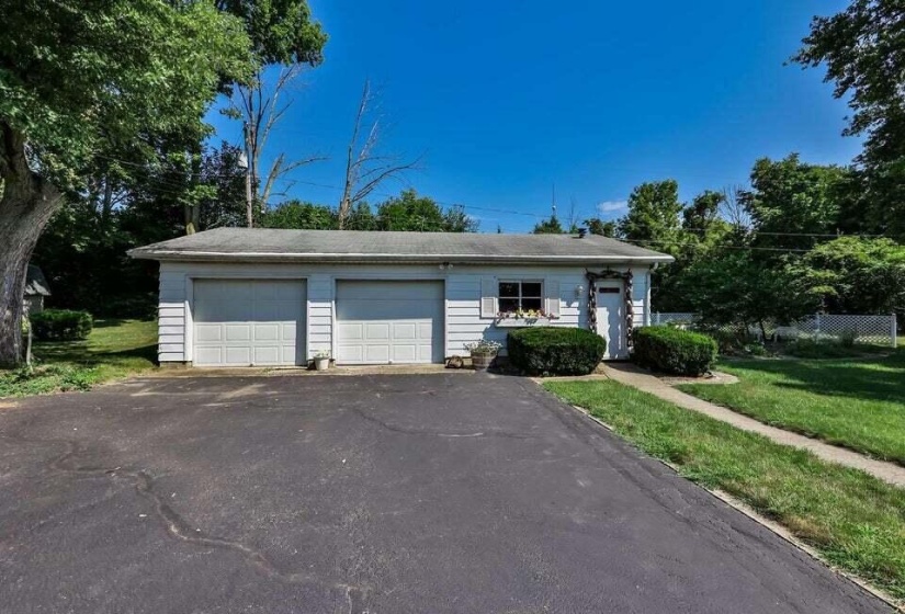 Detached Garage