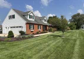 701 Warren Drive, Wapakoneta, Ohio 45895, 3 Bedrooms Bedrooms, ,2 BathroomsBathrooms,Residential,For Sale,Warren,1040431