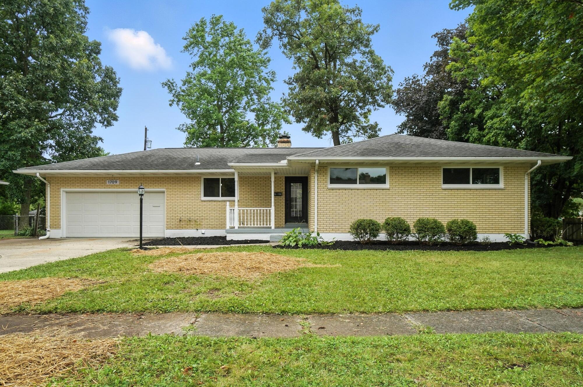 1709 Thomas Drive, Springfield, Ohio 45503