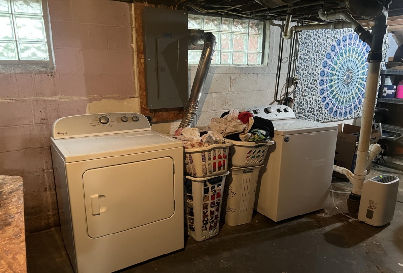 Basement-Washer/Dryer Area