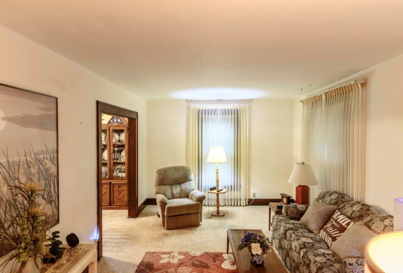 Living Room pic #2