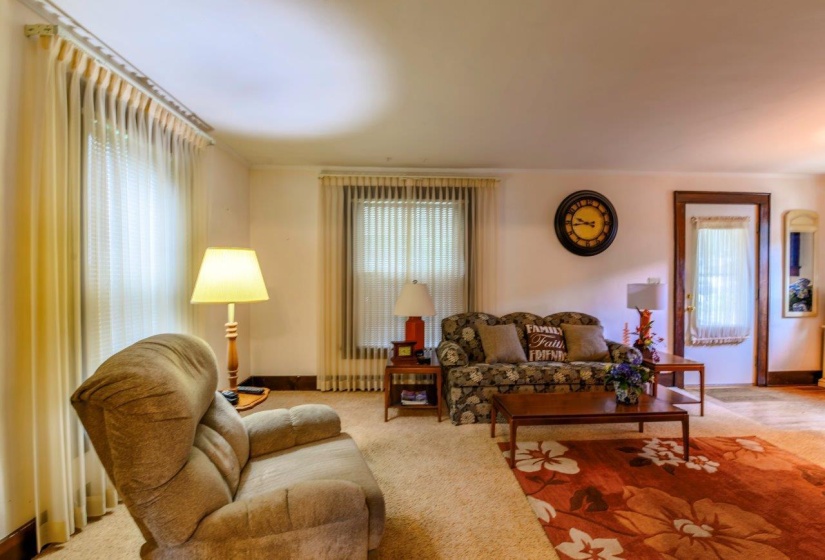 Living Room pic #3