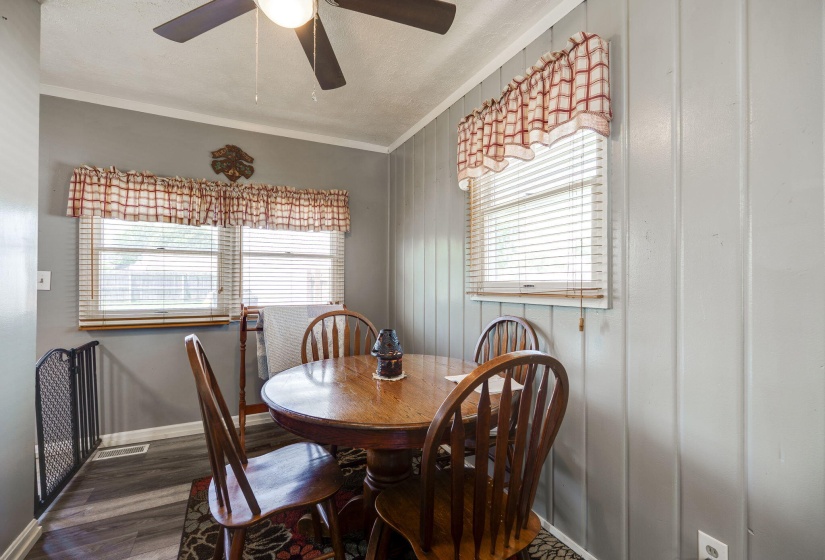 11-web-or-mls-827-barker-dr