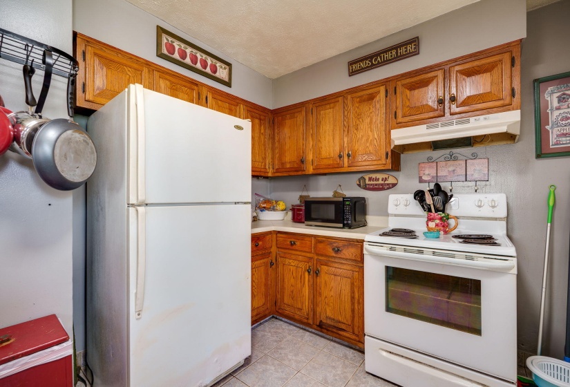 16-web-or-mls-827-barker-dr