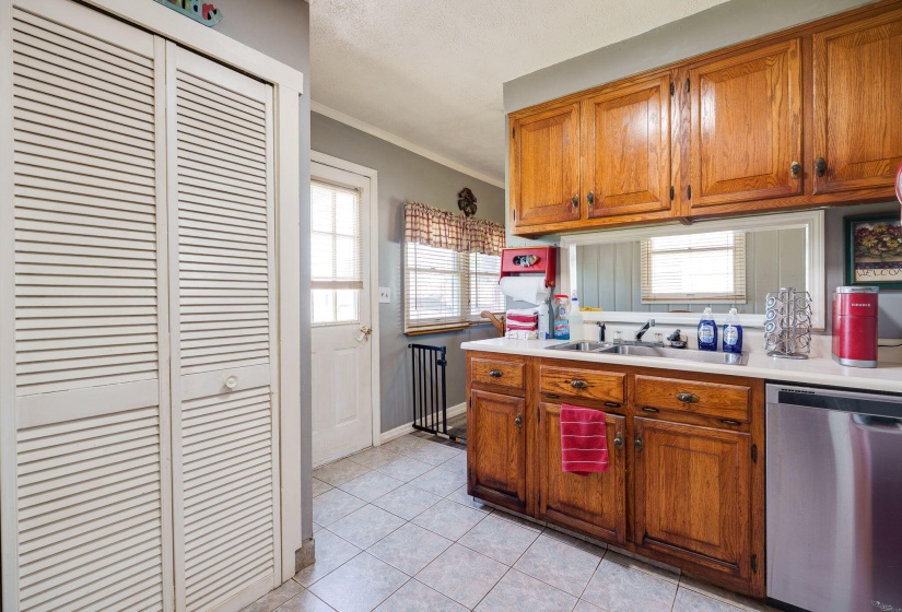 18-web-or-mls-827-barker-dr