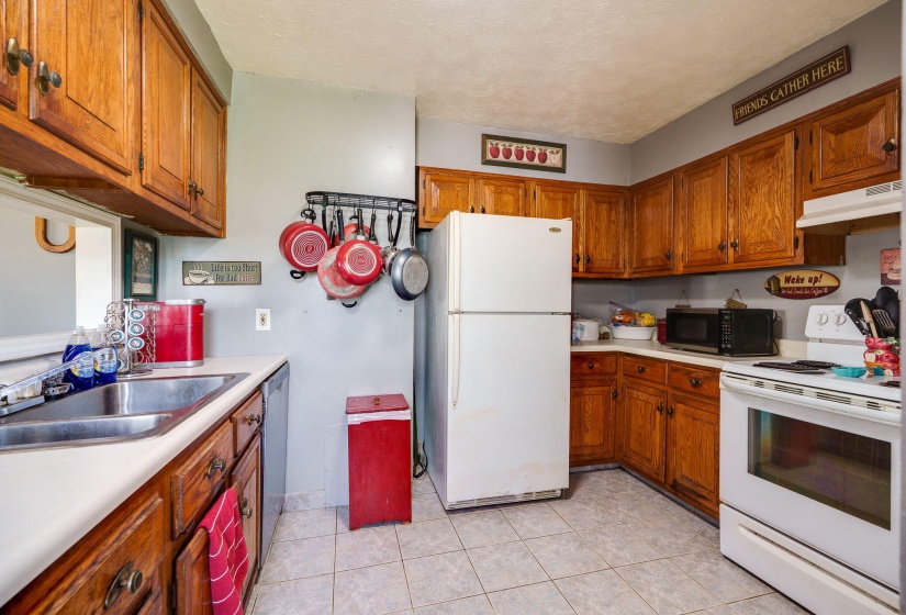 20-web-or-mls-827-barker-dr