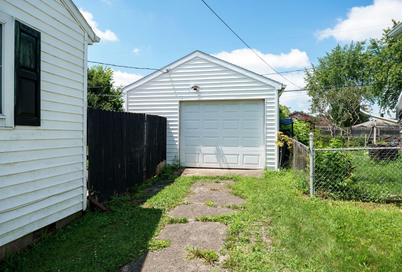35-web-or-mls-827-barker-dr