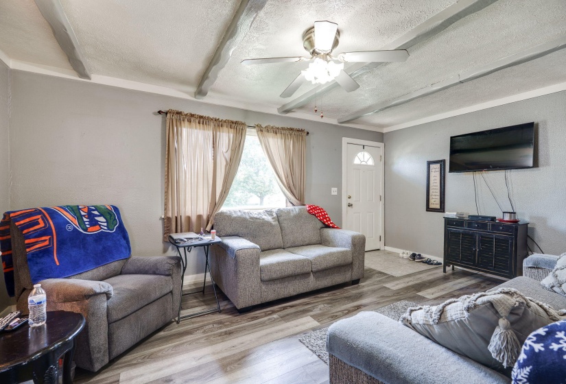 9-web-or-mls-827-barker-dr
